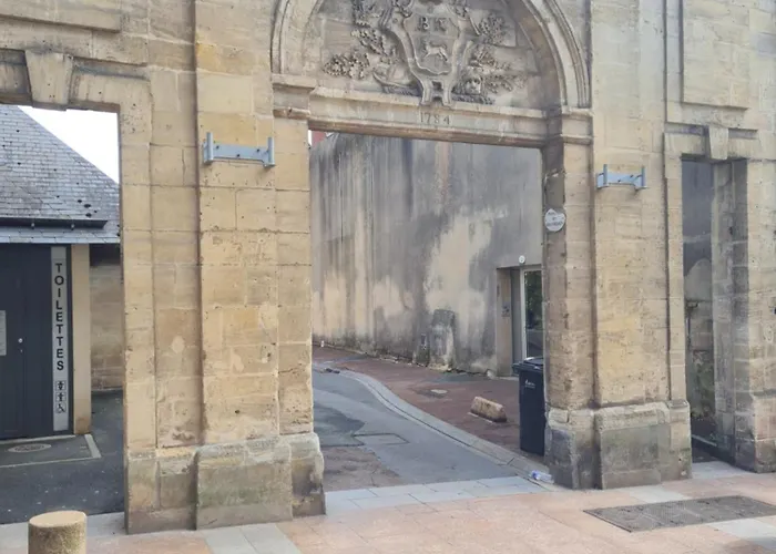 Le Bayeusain Apartament *